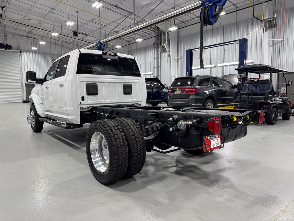 New 2025 RAM 4500 4x4 Crew Cab DRW w/ Laramie Trim Package image 9