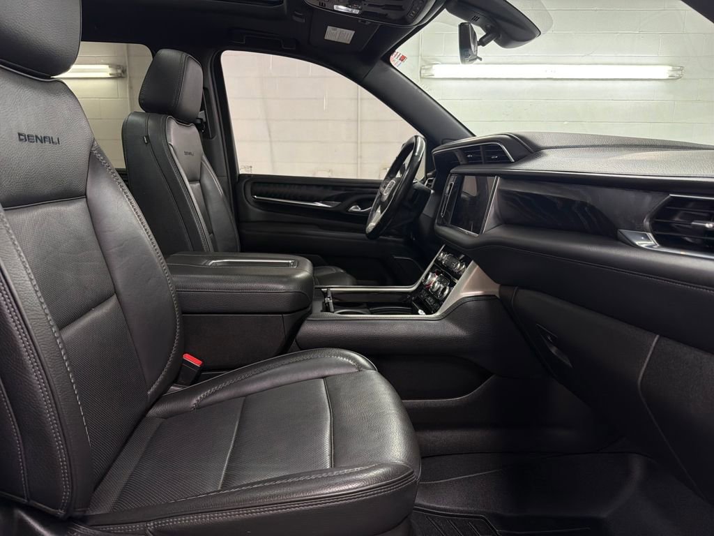 Used 2022 GMC Yukon Denali w/ Denali Premium Package image 28