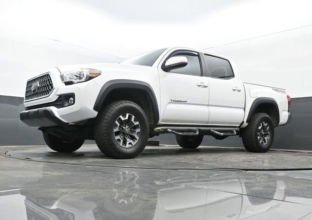 Used 2018 Toyota Tacoma TRD Off-Road image 12