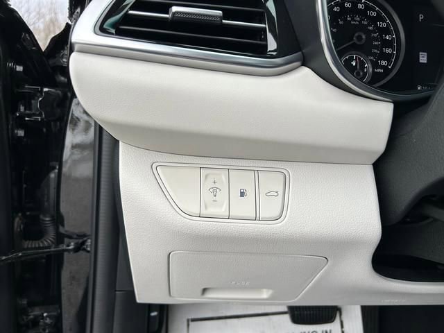 Used 2025 Genesis G70 2.5T image 24