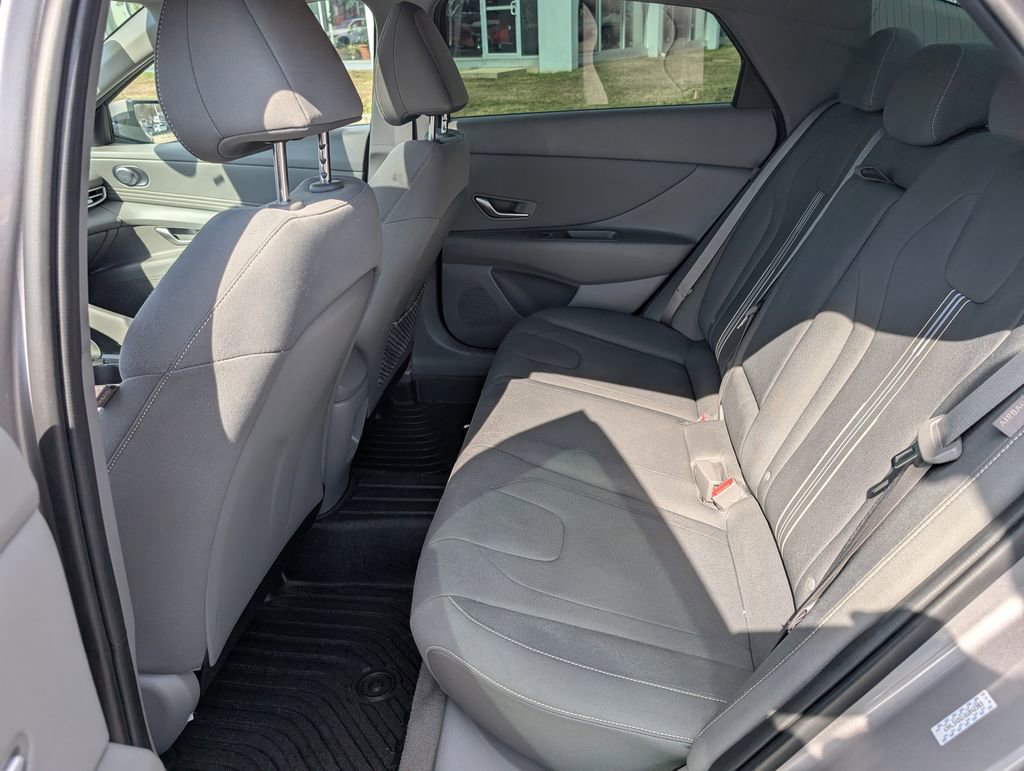 Used 2024 Hyundai Elantra SEL w/ Convenience Package image 19