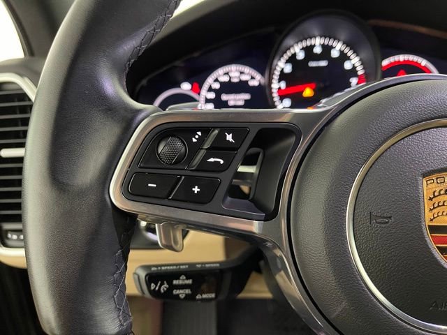 Used 2023 Porsche Cayenne w/ Premium Package image 36