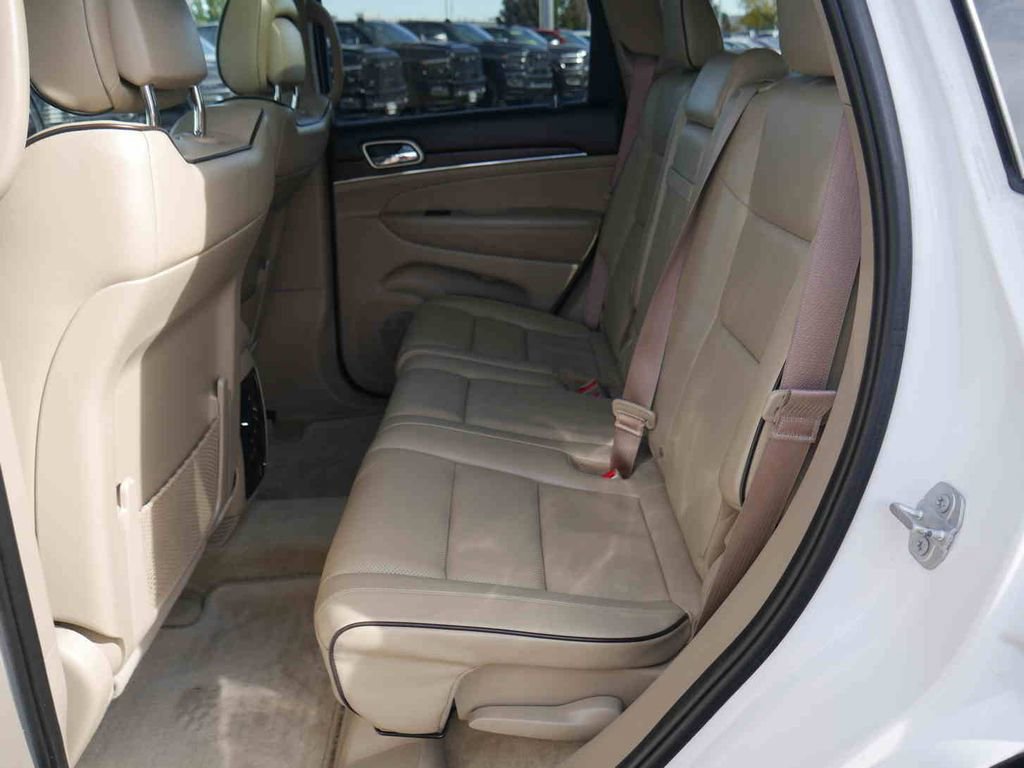 Used 2017 Jeep Grand Cherokee Overland w/ Jeep Active Safety Group image 15