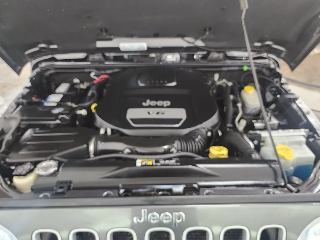 Used 2018 Jeep Wrangler Sahara w/ Connectivity Group image 20