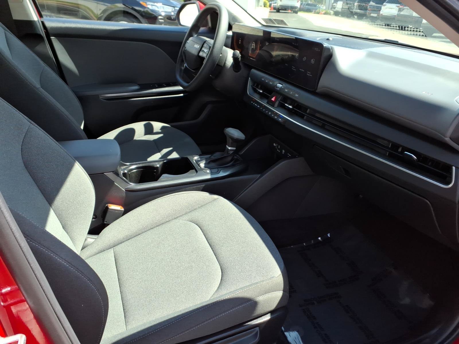 Used 2025 Kia K4 FWD image 26