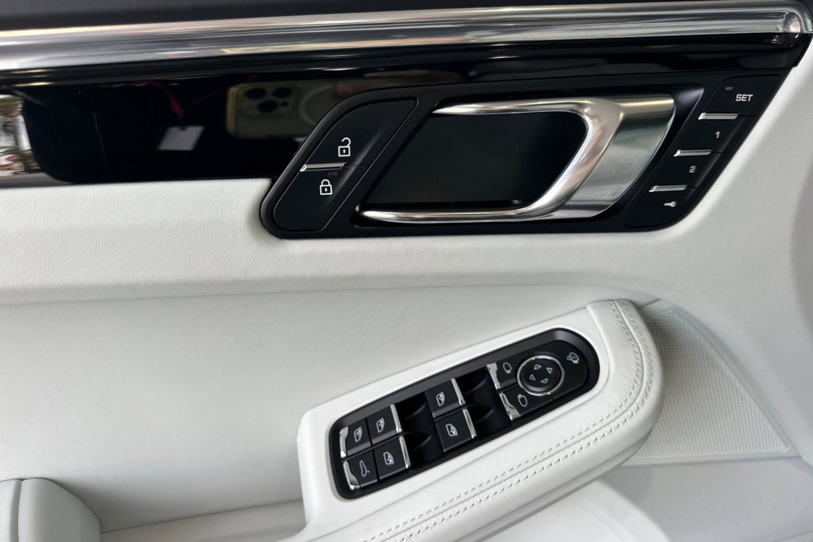 Certified 2025 Porsche Macan S image 12