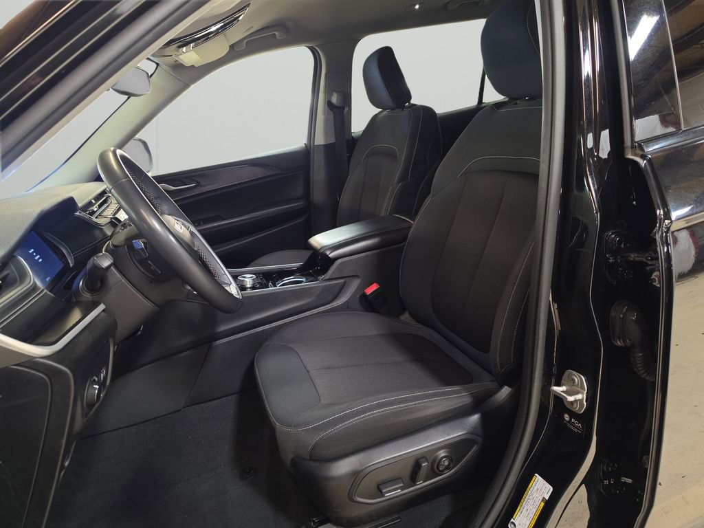 Used 2023 Jeep Grand Cherokee L Laredo AWD/4WD image 11