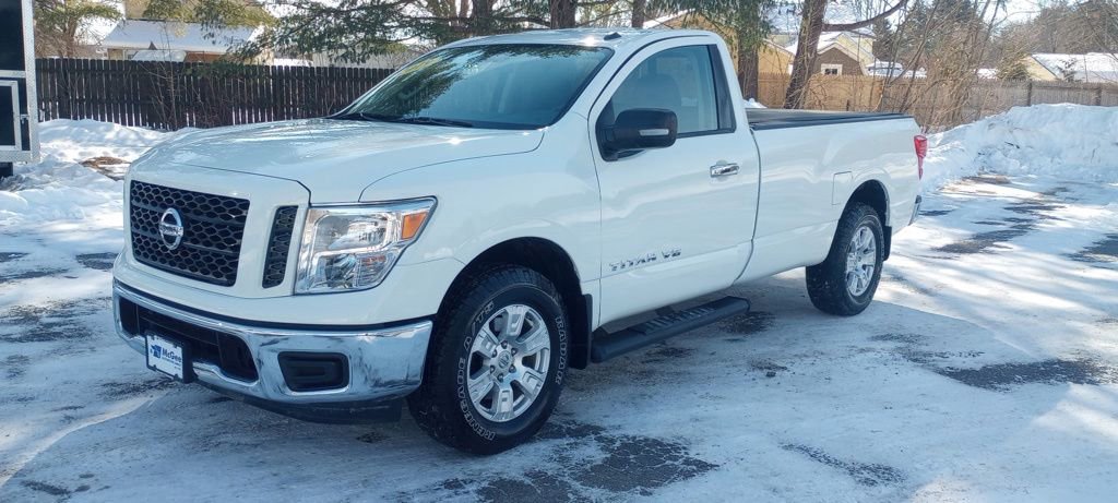 Used 2019 Nissan Titan SV image 3
