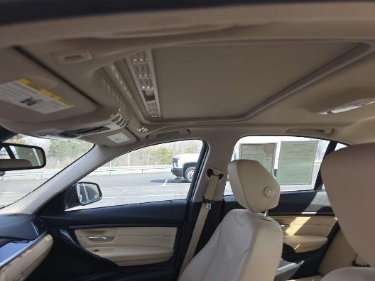 Used 2017 BMW 320i Sedan image 8