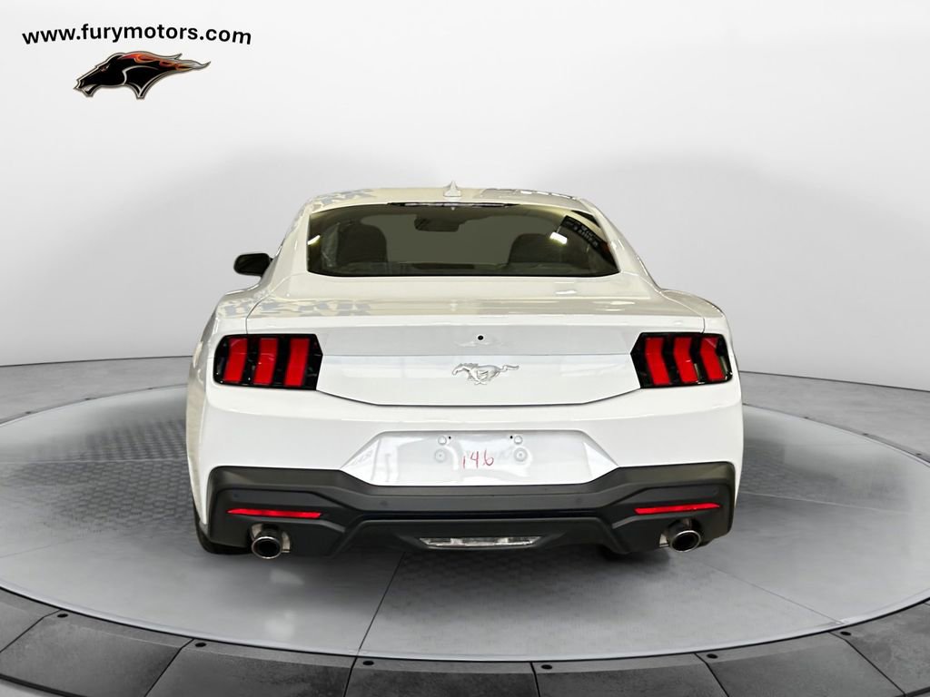 Used 2025 Ford Mustang Coupe image 4