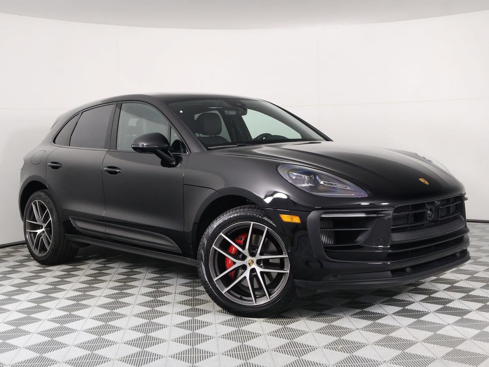 Certified 2024 Porsche Macan S AWD/4WD image 9