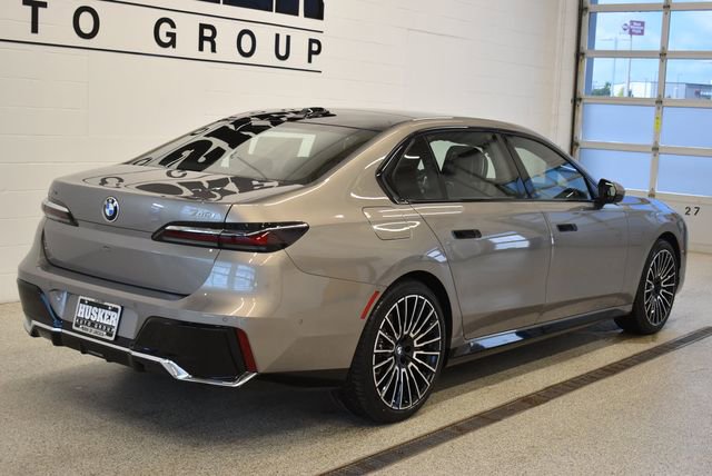 New 2026 BMW 740i xDrive w/ Premium Package AWD/4WD image 4