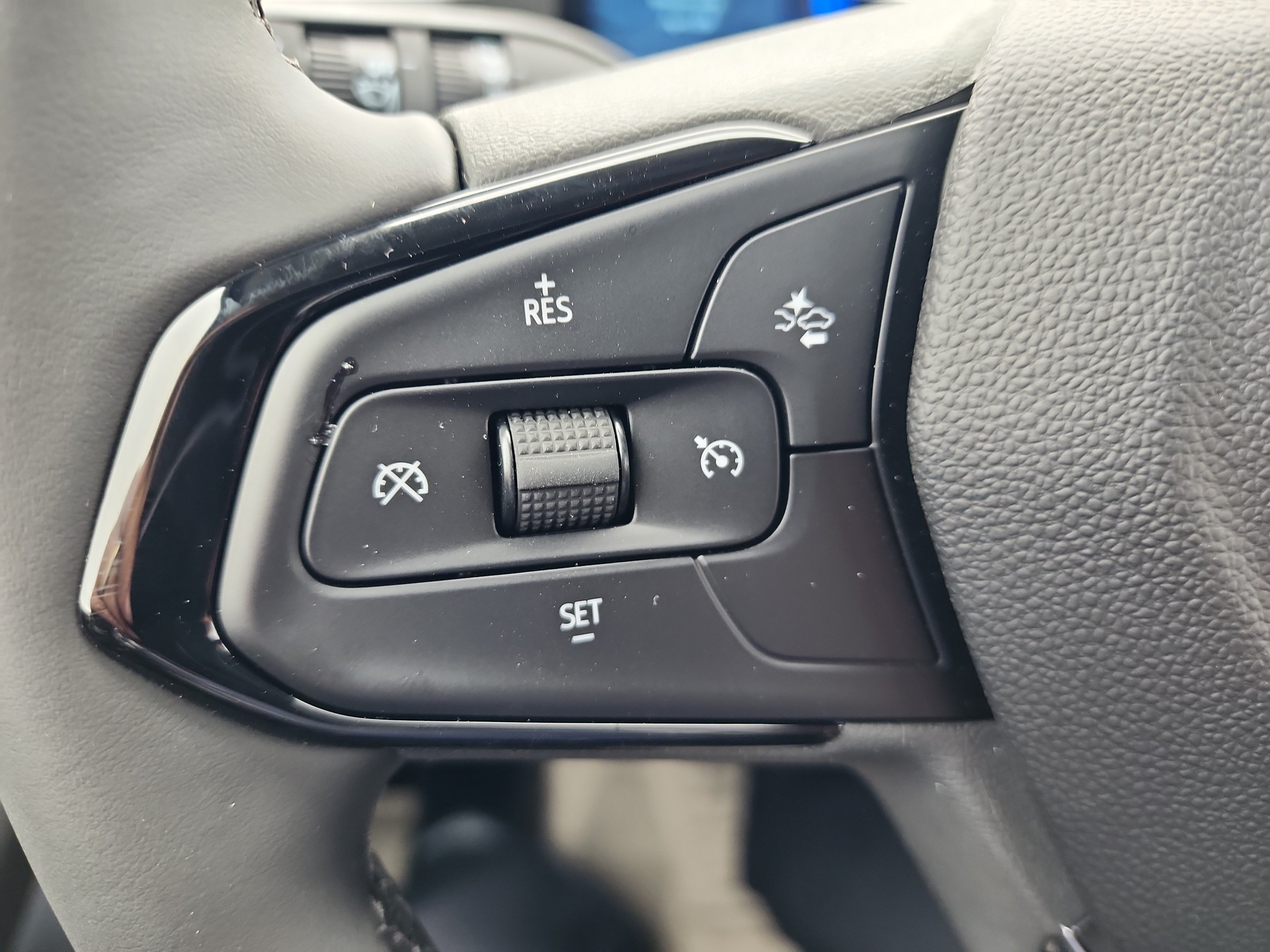 New 2027 Chevrolet Bolt LT w/ Comfort Package FWD image 19
