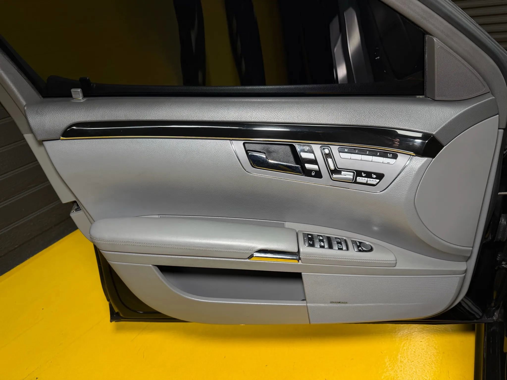 Used 2008 Mercedes-Benz S 63 AMG image 30