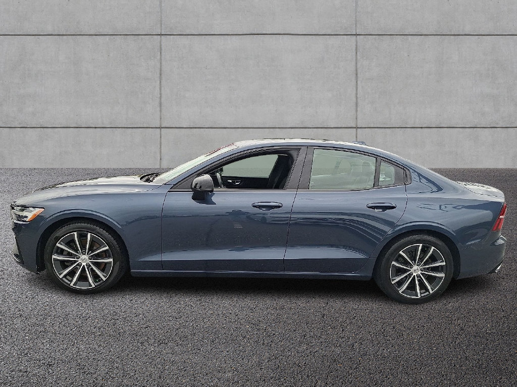 Used 2022 Volvo S60 B5 Momentum w/ Premium Package FWD image 6