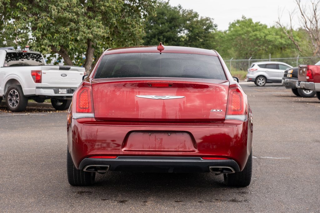 Used 2019 Chrysler 300 Touring w/ Sport Appearance Package image 4