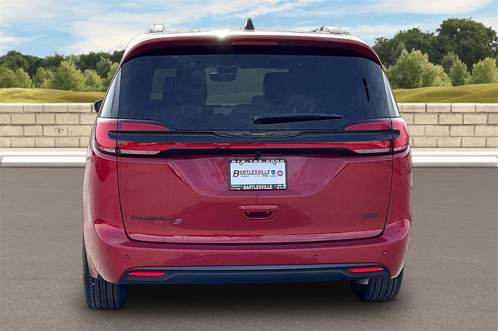New 2026 Chrysler Pacifica Select image 4