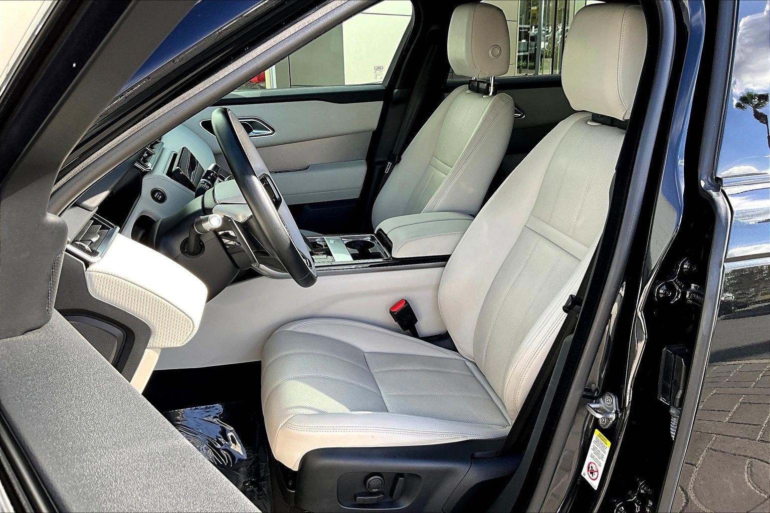 Used 2023 Land Rover Range Rover Velar R-Dynamic S image 25