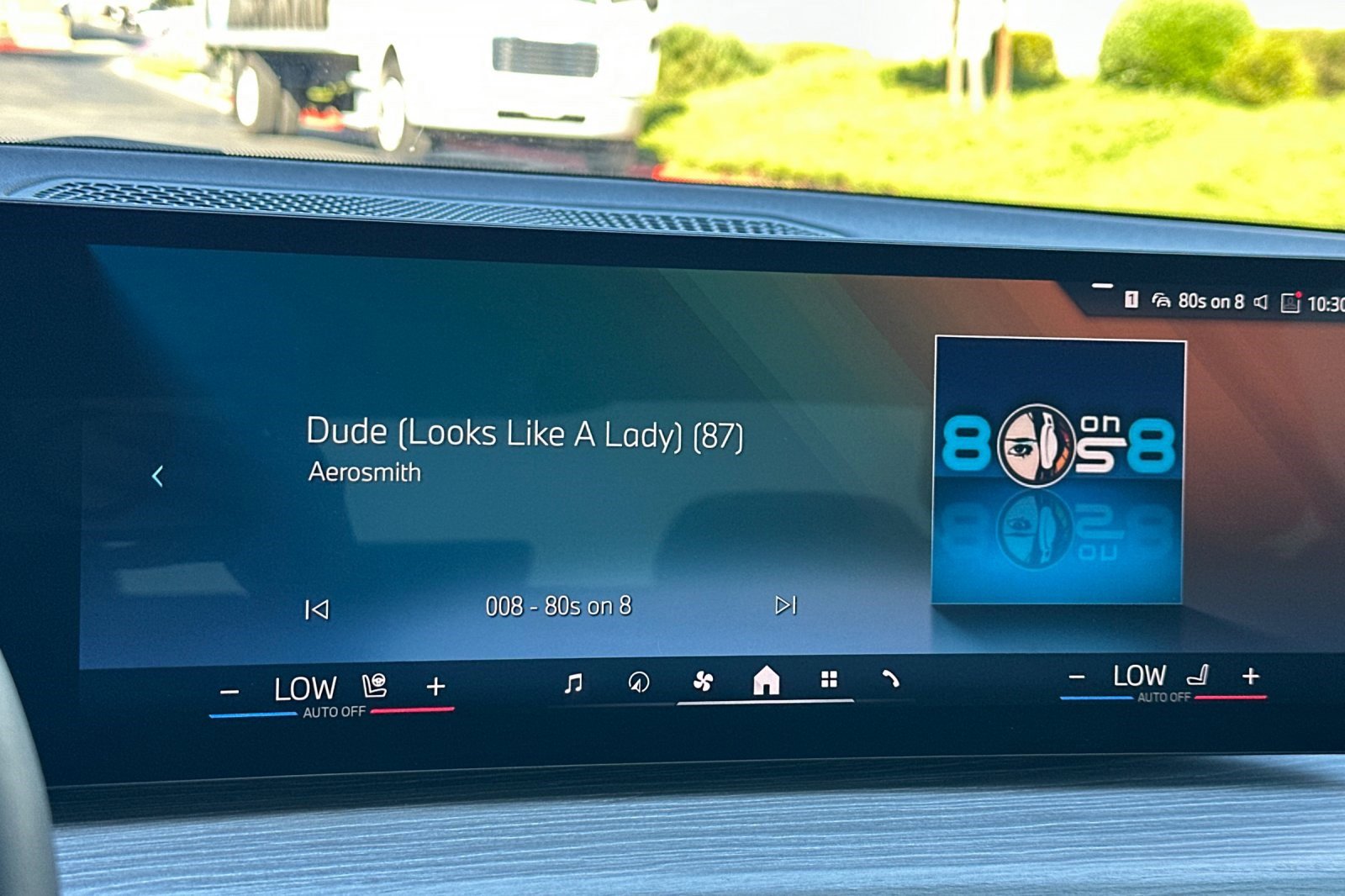 Used 2025 BMW 330i Sedan w/ Premium Package image 23