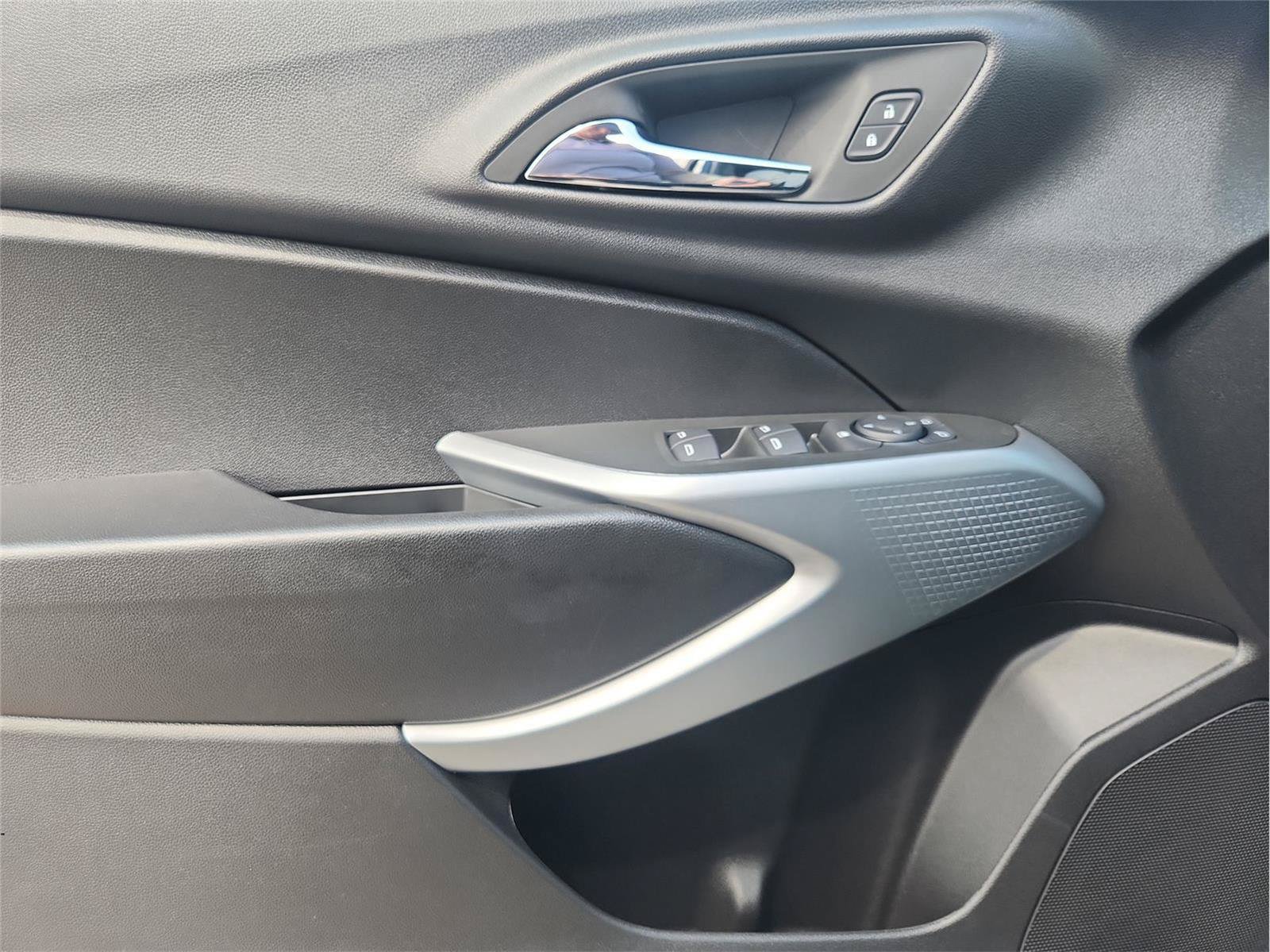 Used 2026 Chevrolet Trax LS FWD image 19