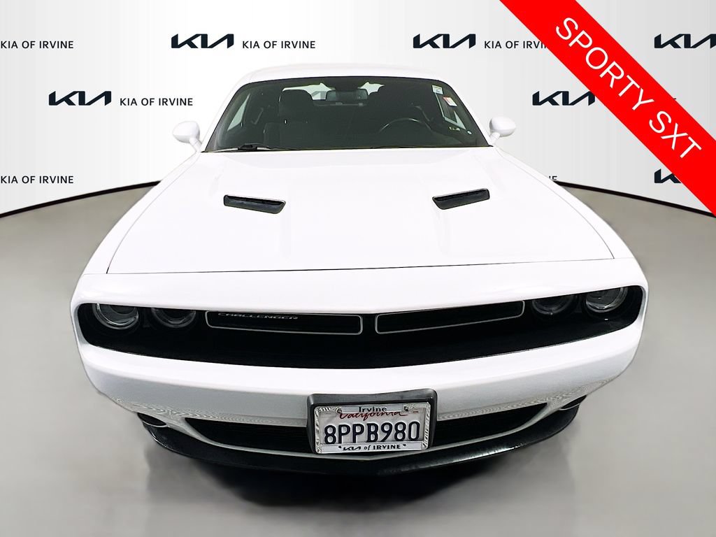 Used 2019 Dodge Challenger SXT RWD image 2