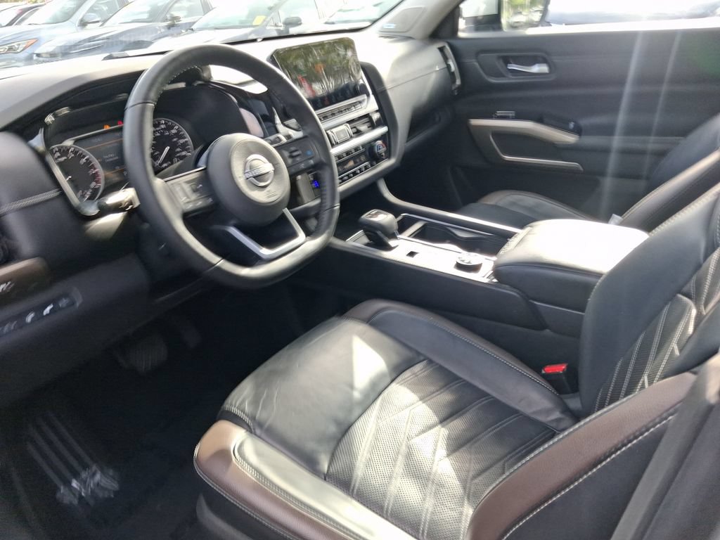 Used 2022 Nissan Pathfinder Platinum w/ Cargo Package AWD/4WD image 18