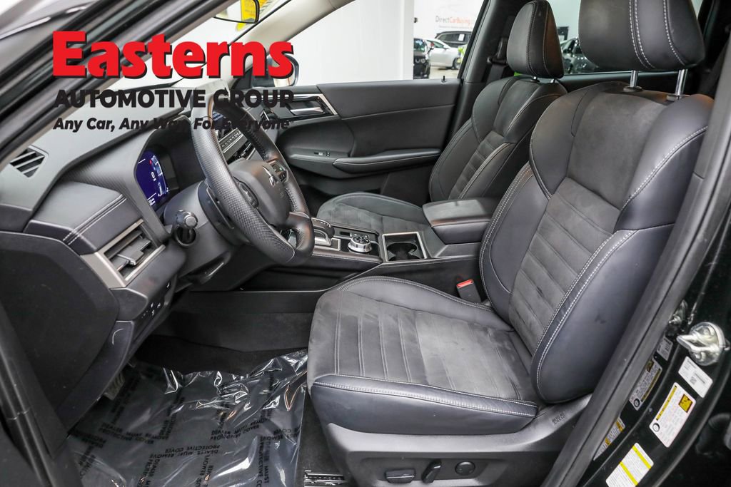 Used 2023 Mitsubishi Outlander SE image 14