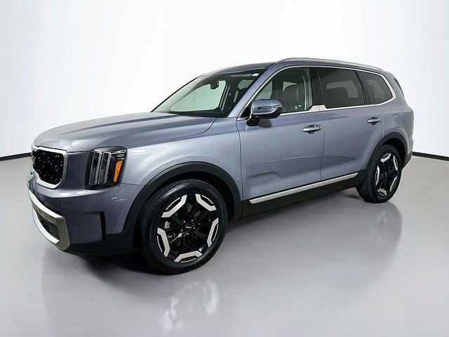 Used 2024 Kia Telluride EX w/ EX Captain's Chair Package AWD/4WD image 3