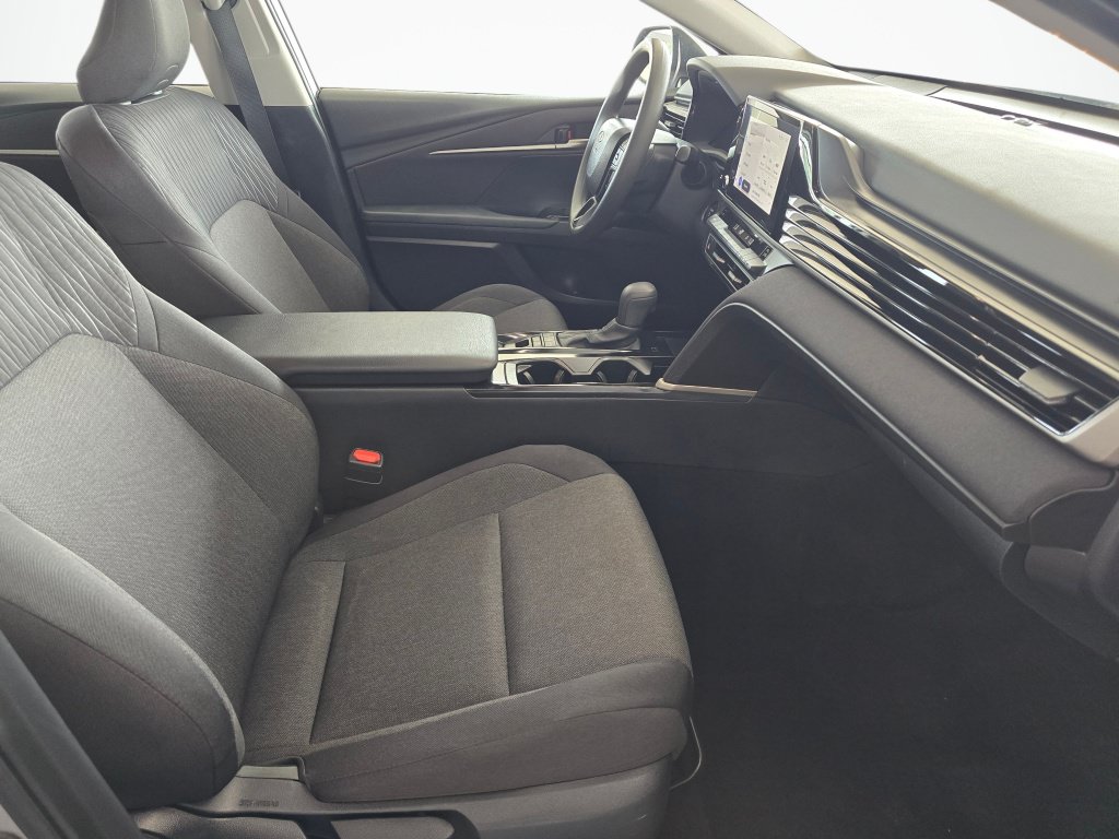 Used 2025 Toyota Camry LE FWD image 43