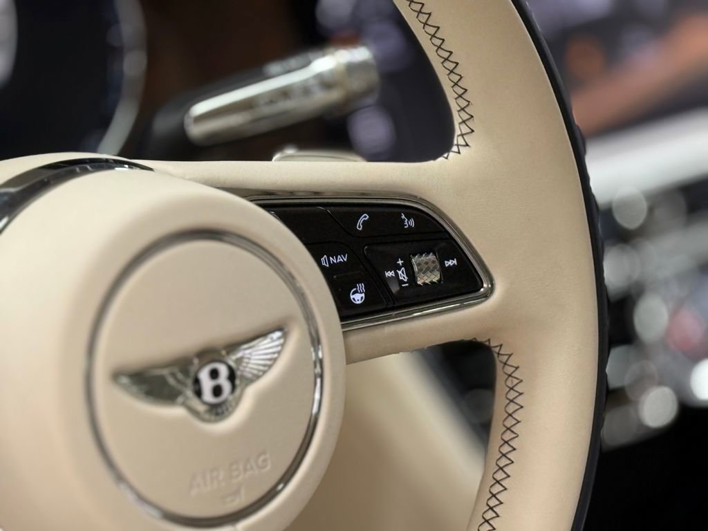 Used 2022 Bentley Flying Spur Plug-In Hybrid image 81