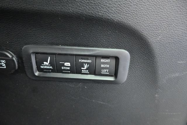 Used 2018 Chrysler Pacifica Limited FWD image 7