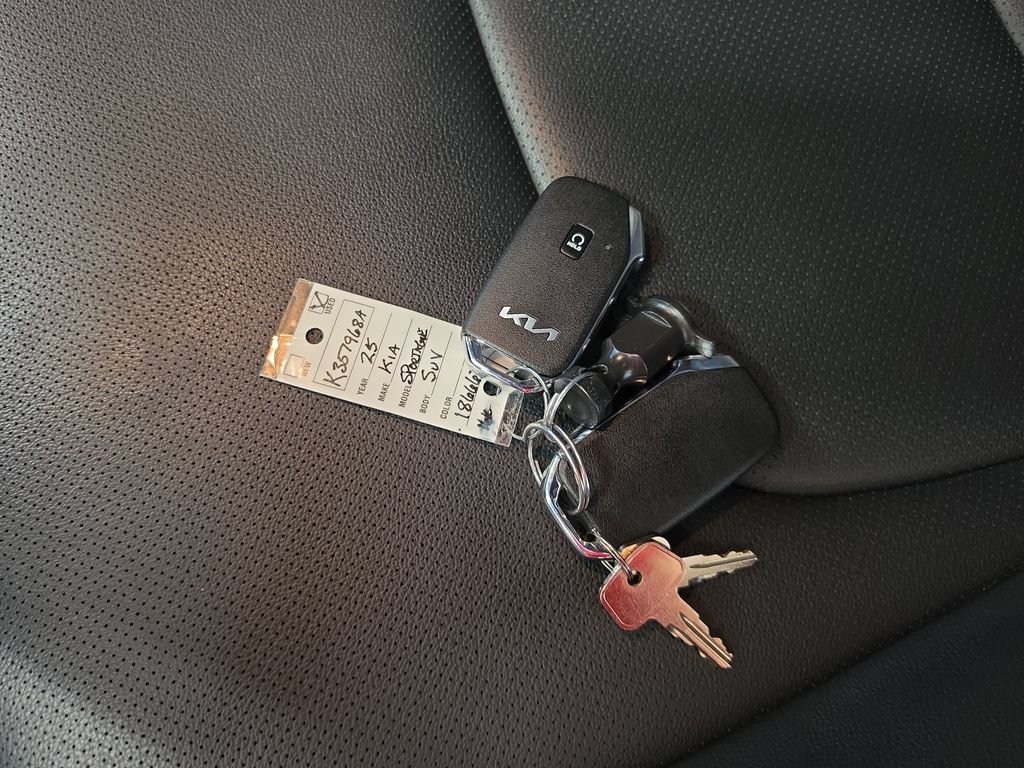 Certified 2025 Kia Sportage EX AWD/4WD image 39