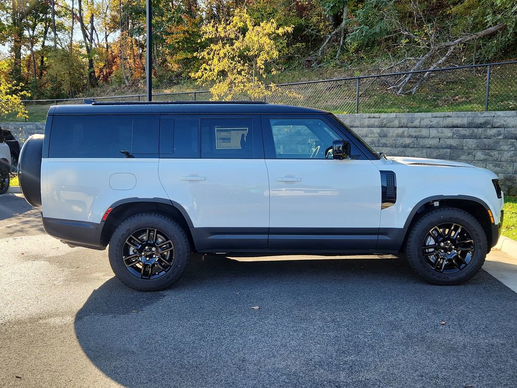 Used 2026 Land Rover Defender 130 S image 11