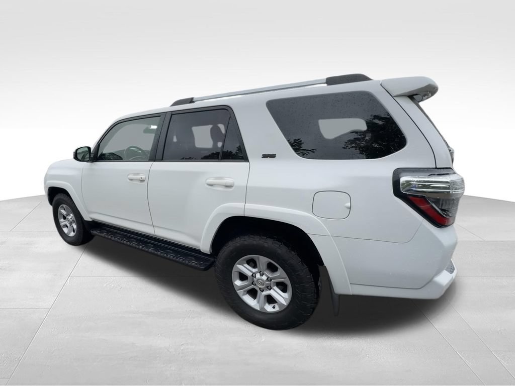 Used 2019 Toyota 4Runner SR5 AWD/4WD image 6