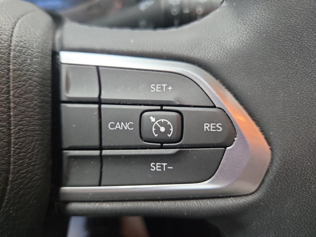 Used 2023 Jeep Compass Latitude AWD/4WD image 36