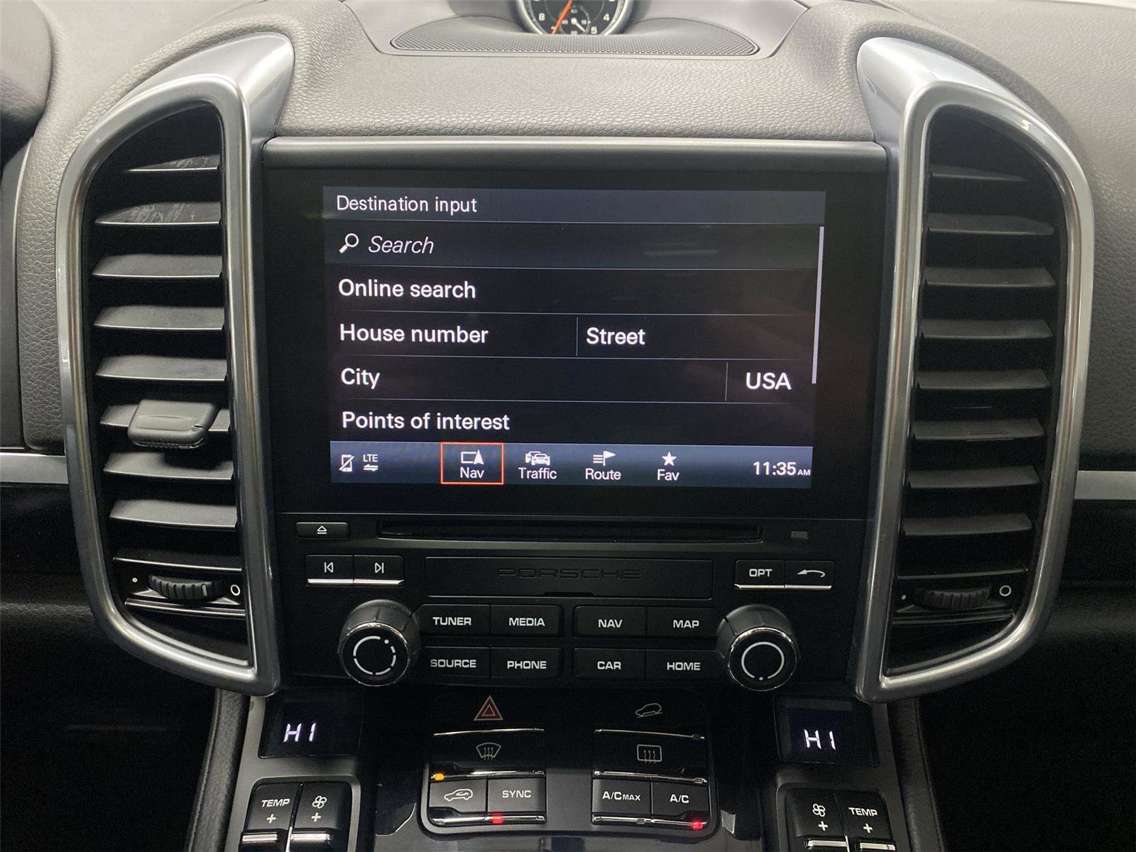 Used 2018 Porsche Cayenne image 24