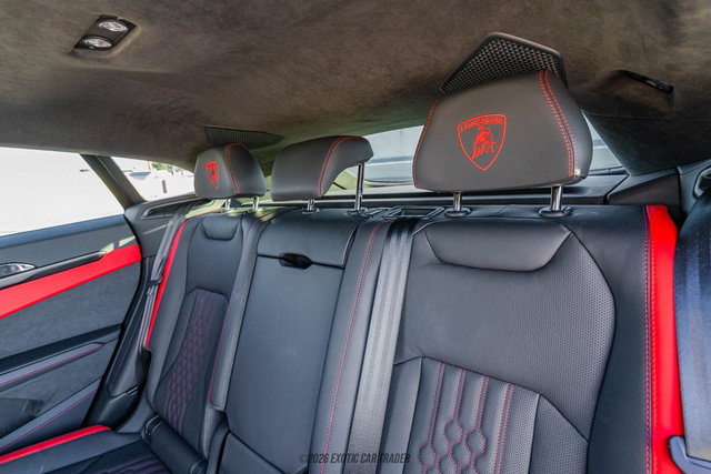 Used 2025 Lamborghini Urus SE AWD/4WD image 40