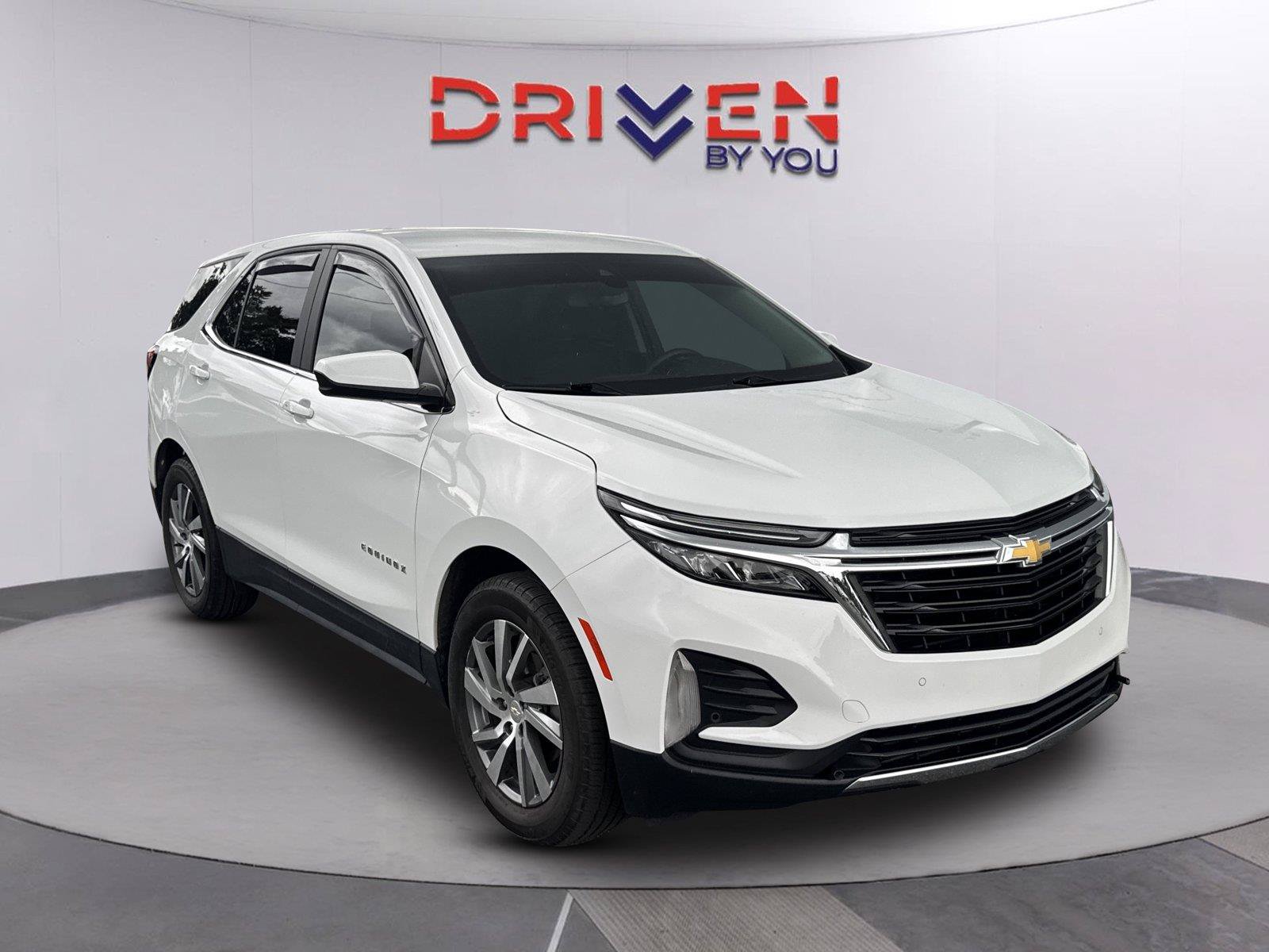 Used 2023 Chevrolet Equinox LT FWD image 2