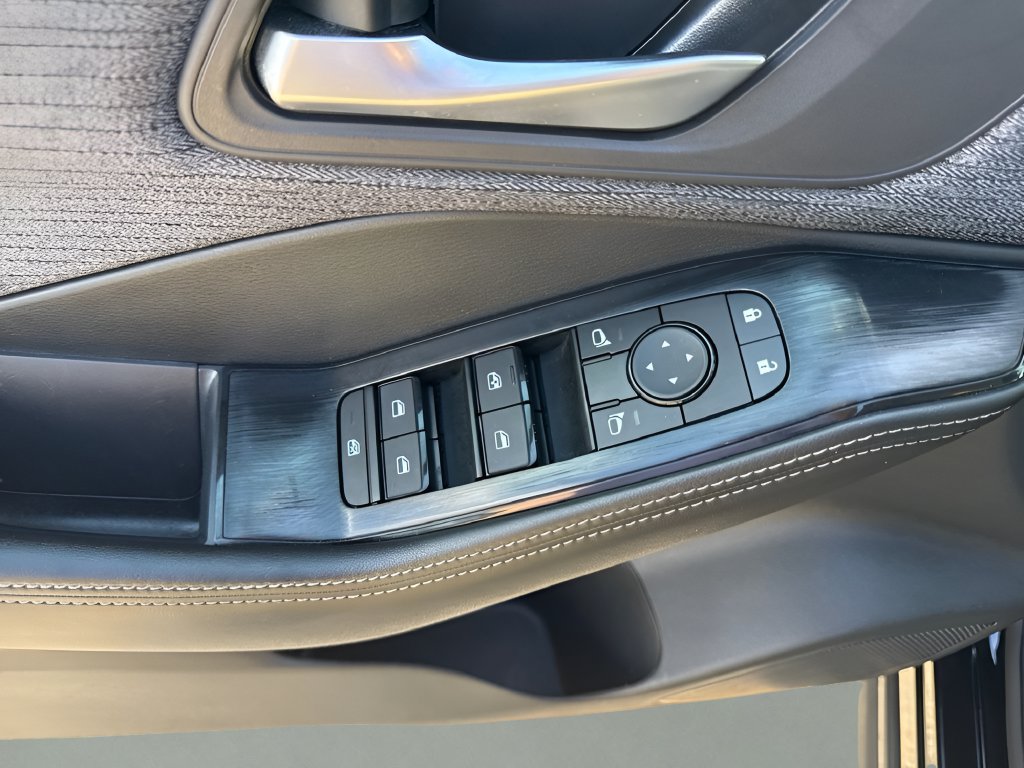 Used 2023 Nissan Rogue SV FWD image 25