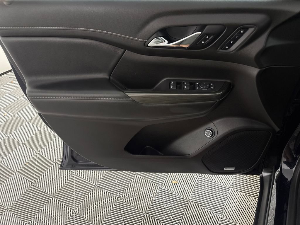 Used 2021 GMC Acadia SLT w/ Technology Package image 10