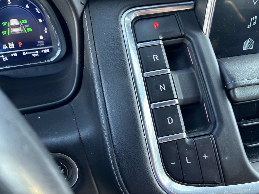 Used 2023 Chevrolet Tahoe Z71 w/ Luxury Package AWD/4WD image 18