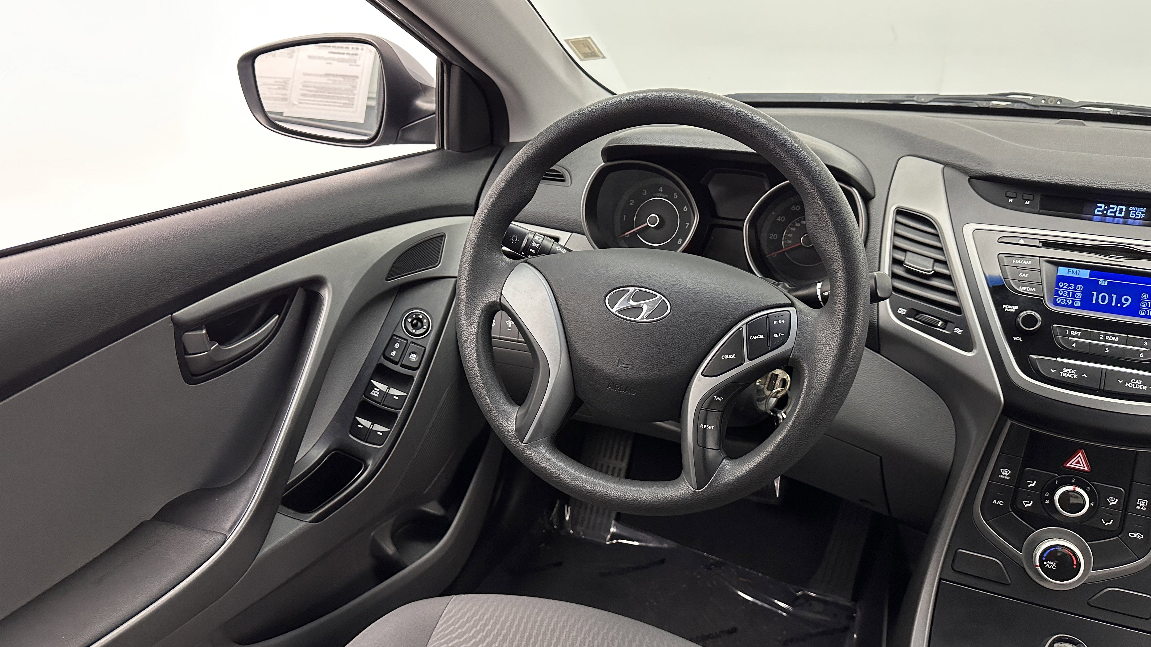 Used 2016 Hyundai Elantra SE FWD image 23
