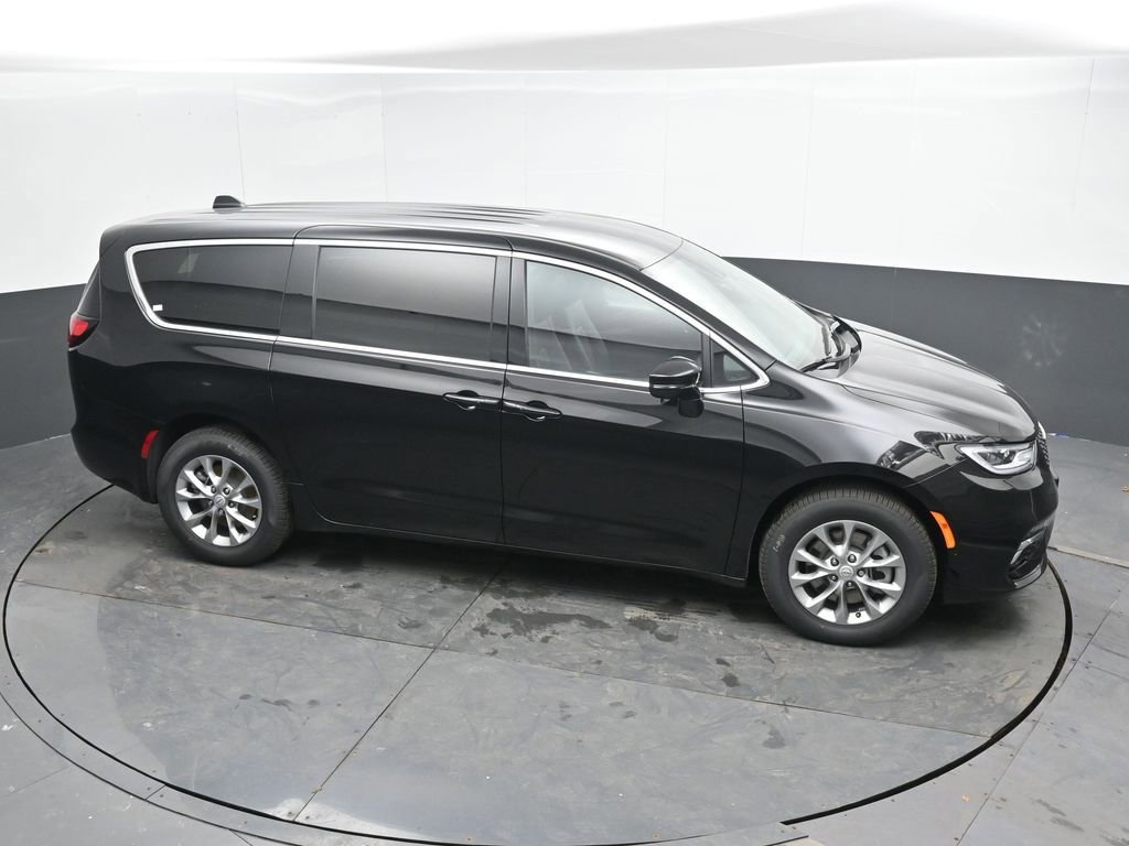 New 2026 Chrysler Pacifica Select AWD/4WD image 33