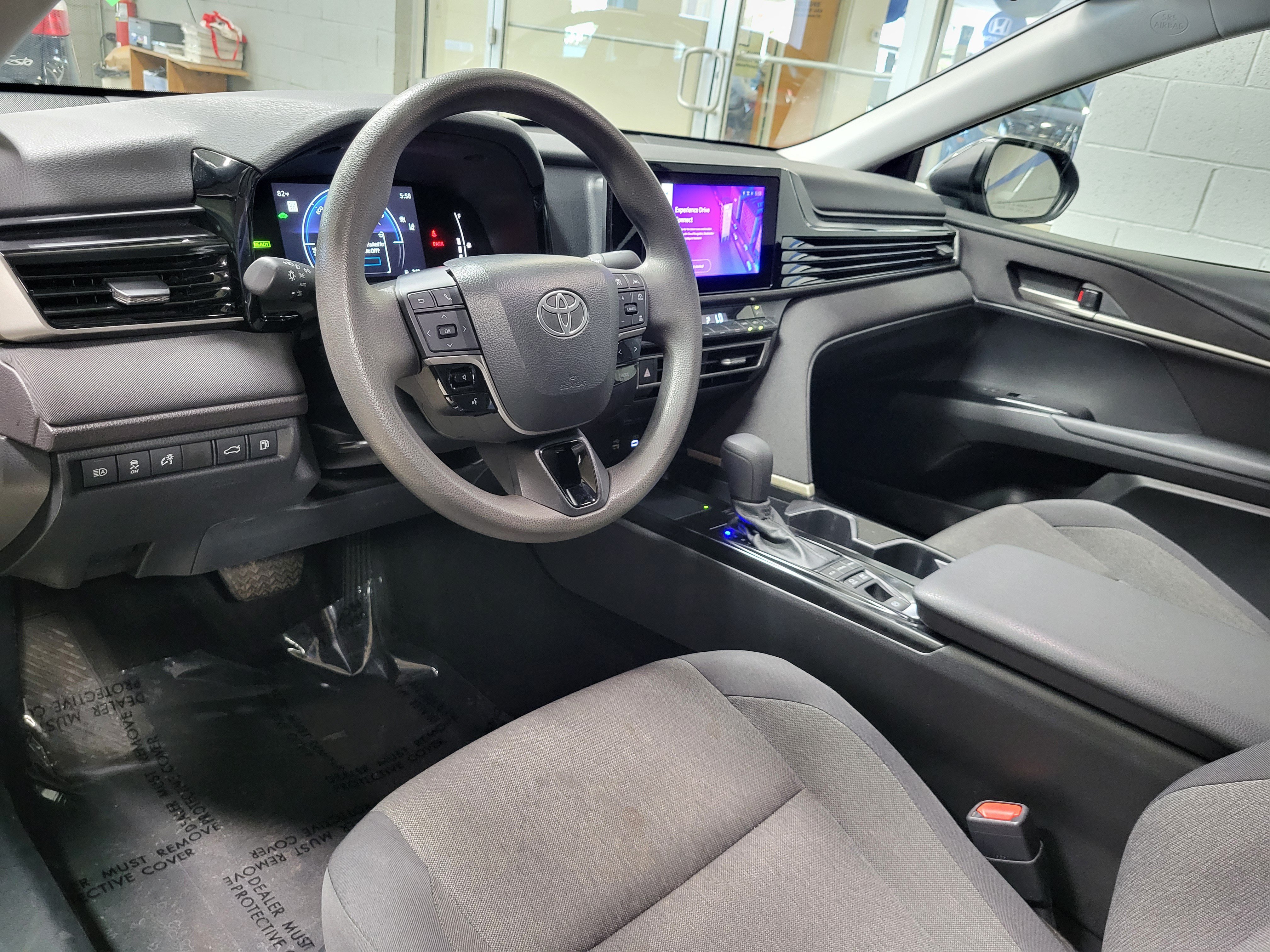 Used 2025 Toyota Camry LE FWD image 10