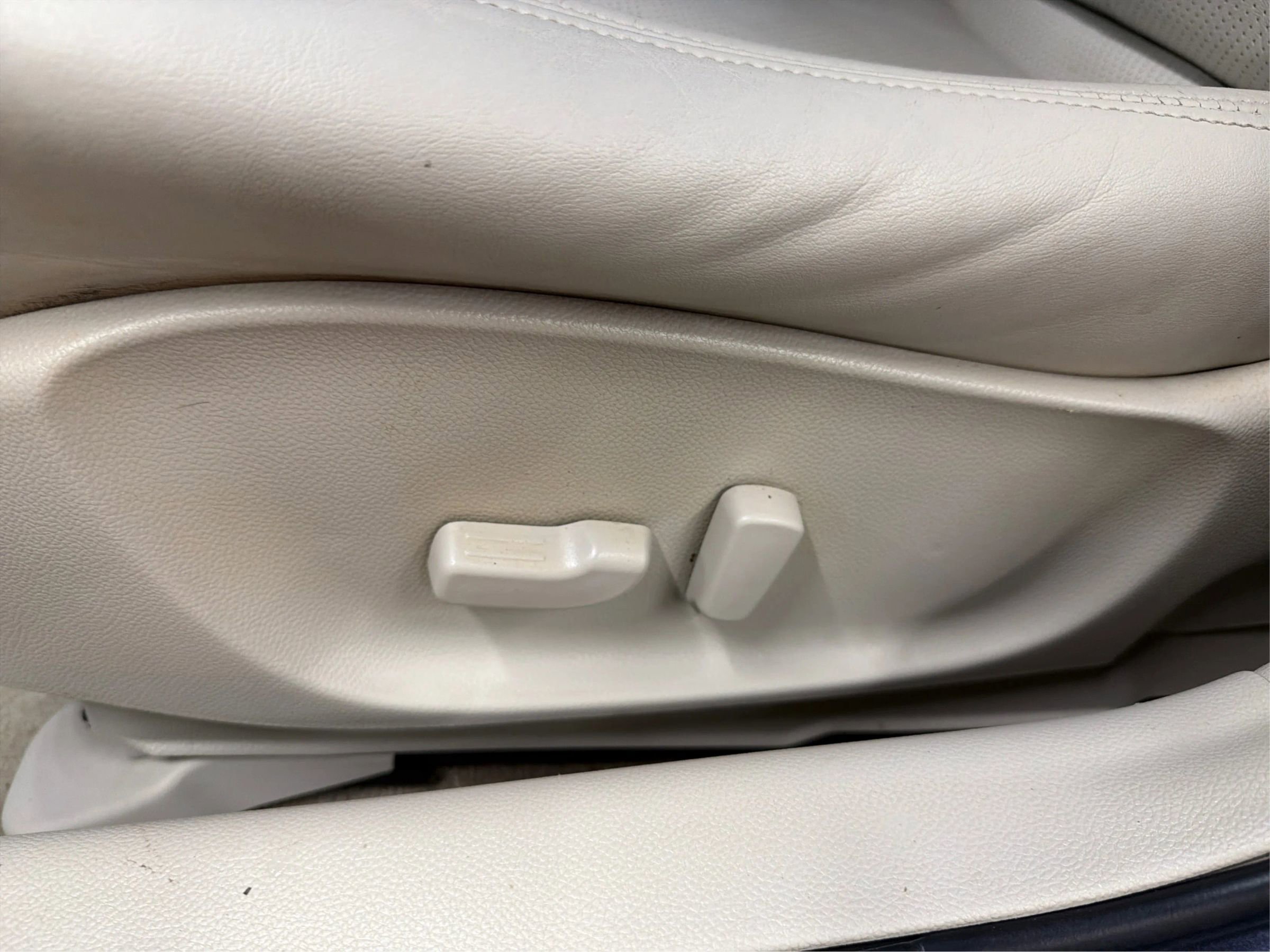 Used 2010 INFINITI G37 Journey w/ Premium Pkg image 39