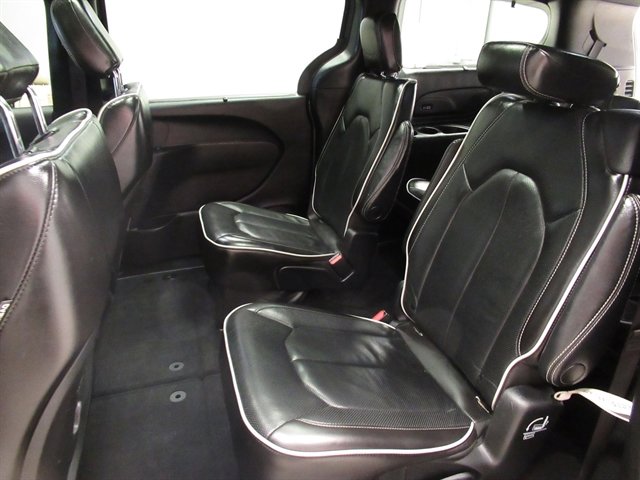 Used 2023 Chrysler Pacifica Limited w/ S Appearance Package AWD/4WD image 18