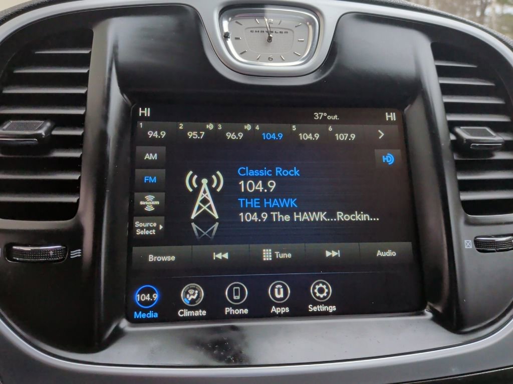 Used 2022 Chrysler 300 Touring w/ Sport Appearance Package image 25