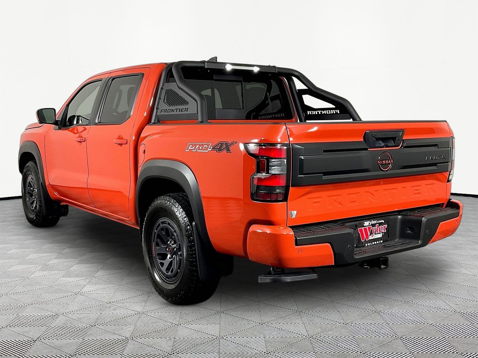 Certified 2025 Nissan Frontier PRO-4X w/ Pro Convenience Package AWD/4WD image 4