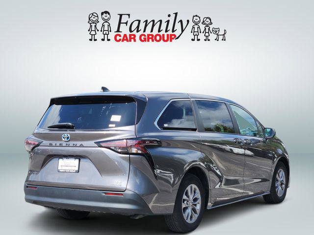 Certified 2023 Toyota Sienna LE FWD image 4