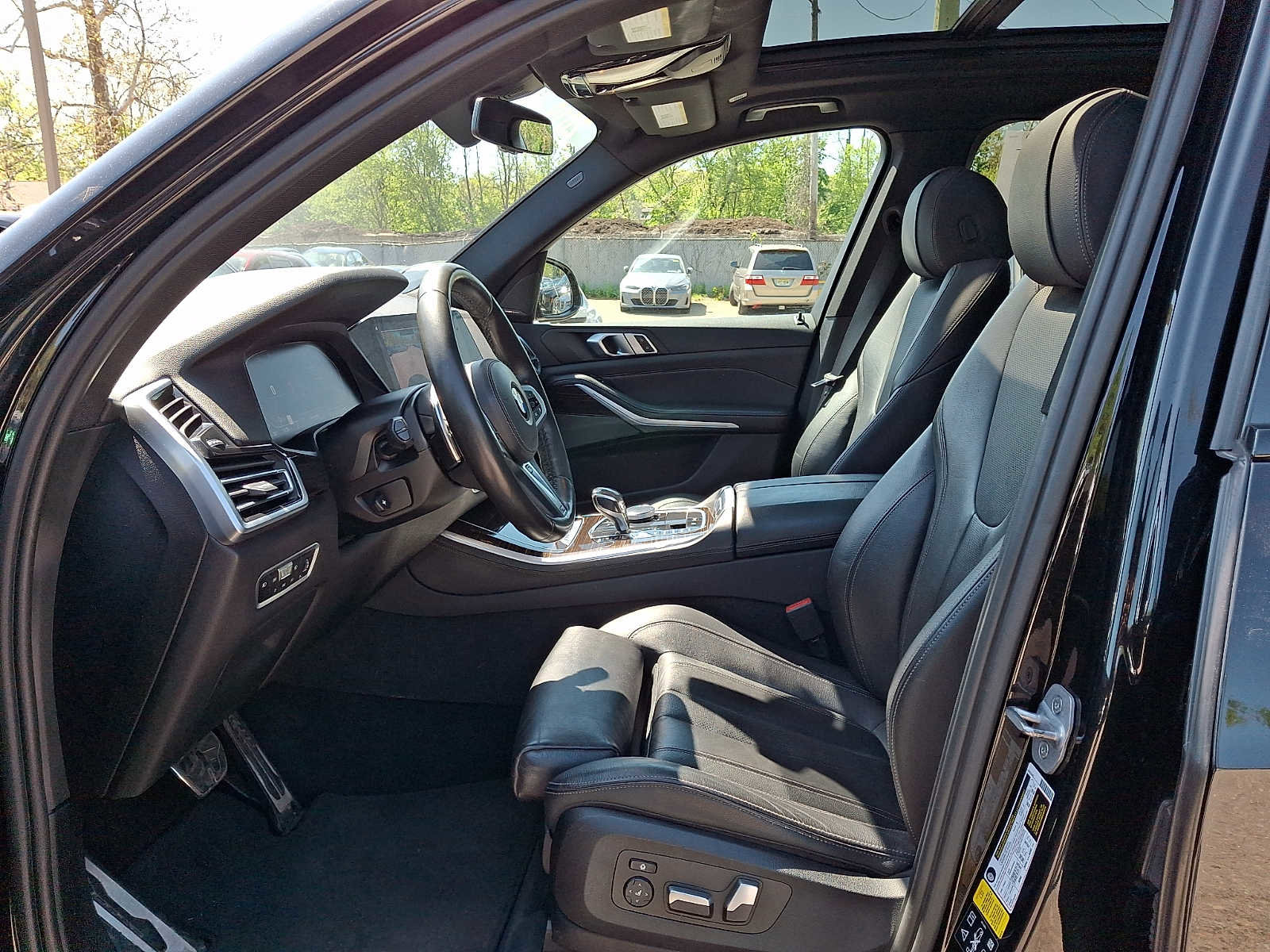 Used 2019 BMW X5 xDrive40i w/ M Sport Package AWD/4WD image 14
